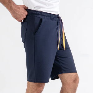 Shorts de sport respirants et personnalisés pour hommes, pour la course à pied et l'entraînement, en vente - Product Image 4