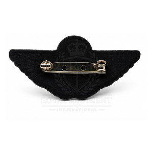 Badges de poitrine personnalisés avec des motifs décoratifs, un matériau durable et une finition de qualité pour les vêtements, les vestes, les sacs et les accessoires - Product Image 6