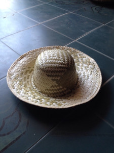 Sombrero de rafia natural al por mayor con parche de logotipo, embalaje personalizado disponible, ideal para fiestas de verano, bodas y viajes. - Product Image 2