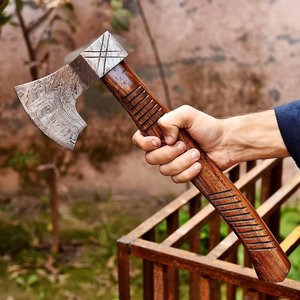 Hacha de Acero de Damasco Premium Forjada a Mano, Hacha Vikinga Hecha a Mano para Camping y Bushcraft, Hoja de 4 1/2 Pulgadas, Mango de Madera - Product Image 3