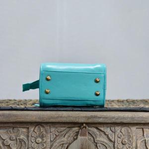 Bolso Speedy de lujo color verde azulado con panel de piel sintética y detalles de borlas, diseño con patrón geométrico - Product Image 3