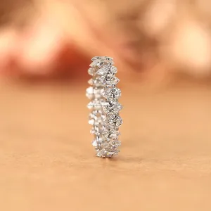 Elegante Anillo de Diamantes con Corte de Pera en Oro Amarillo |   Anillo de Compromiso de Lujo con Brillo Radiante, un Regalo de Joyería Fina y Atemporal para Ella - Product Image 2