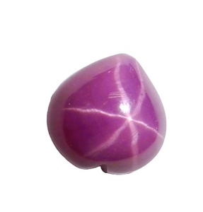 Cabocheon opaque poli de laboratoire en rubis étoilé en forme de cœur 11x11 mm 6 carats avec effet étoile à 6 branches pour la fabrication de bijoux - Product Image 1