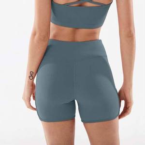 Shorts de yoga pour femmes à prix abordable, de qualité supérieure, confortables, pour un usage décontracté, avec logo couleur personnalisé. - Product Image 2