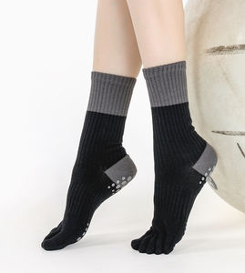 Chaussettes de sport pour jeunes à cinq doigts, 100% coton, antidérapantes, pour Pilates et Yoga, fabriquées au Vietnam - Product Image 6