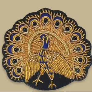 Parche Bordado a Mano Unisex Mor Peacock con Hilo Metálico, Impermeable, Estilo Carzon de Lujo, con Alfinete de Seguridad, Personalizable - Product Image 1