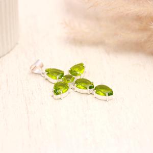 Pendentif en argent sterling 925 avec grappe de péridot vert vif, bijou statement, bijou fait main - Product Image 2