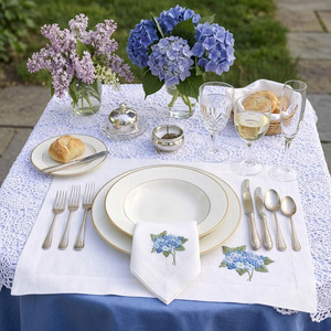 Juego de Manteles Individuales y Servilletas Finas Bordadas a Mano, Lavables y Reutilizables, con Diseño de Hortensias Azules, 100% Algodón, para Hogar y Bodas - Product Image 2