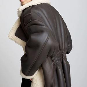 Chaqueta de Cuero para Hombre High Street |   Lo Mejor de la Moda Otoñal: Prenda Transpirable de Manga Larga con Cuello Alto y Logotipo Frontal - Product Image 4