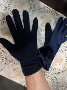 Gants de cyclisme de luxe blancs et noirs antidérapants respirants en polyester et nylon avec revêtement polyuréthane – Élégance et performance - Product Image 6