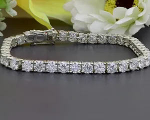 Bracelet tennis pour femme en moissanite VVS1 taille ronde 12 carats, plaqué or jaune 14 carats - Product Image 1