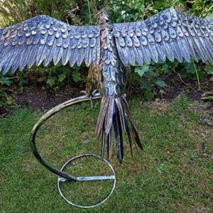 Sculpture d'aigle moderne en aluminium pour jardin, décoration extérieure, statuette animale pour la cour et le patio, à fixer au sol - Product Image 4
