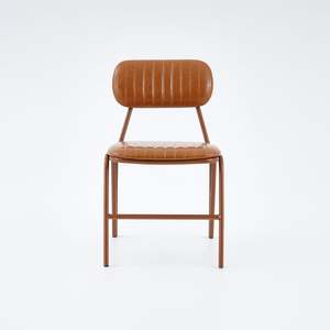 Chaises de salle à manger marron prêtes à l'exportation, lot de 2, avec revêtement en cuir et structure métallique pour un soutien confortable de la posture pendant les repas - Product Image 1