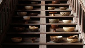 Tazón para Servir Hecho a Mano con Madera de Acacia Ecológica e Incrustaciones de Cáscara de Coco, 30cm X 25cm, Apto para Alimentos, Uso Doméstico, Hecho en Indonesia - Product Image 3