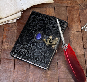 สมุดบันทึกหนังลายเซลติกเพนทาเคิลพร้อมกุญแจหิน หนังสือแห่งเงามืด - Product Image 3