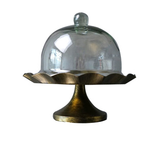Support à cupcakes au design exclusif, forme arrondie, finition bronze, avec dôme en verre, pour accessoires de restauration, usage multifonctionnel - Product Image 1