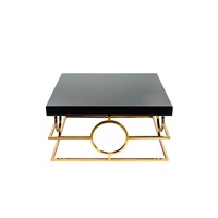 Table basse en métal raffiné avec plateau en verre, design élégant, parfaite pour une décoration intérieure moderne et élégante
