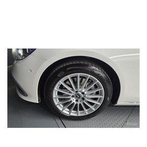 Mercedes-Benz Classe E E250 Exclusive Modèle Octobre 2023 avec 24 223 km, boîte automatique, sièges en cuir, caméra de recul - Product Image 5