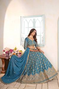 Tenue ethnique traditionnelle indienne pour Diwali et mariages, en tissu filet papillon, avec broderie lourde et sequins, Lehenga Choli - Product Image 3