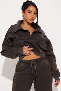 Conjunto Deportivo Personalizado para Mujer con Pedrería, Sudadera con Capucha y Pantalones Acampanados, Estilo Urbano - Product Image 3