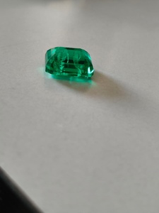 Elegante Gema Verde Cultivada en Laboratorio, Corte Personalizado en Múltiples Formas, Piedra de Alta Claridad y Calidad para Joyería Hecha a Mano - Product Image 3