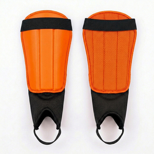Protège-tibias de football de haute qualité, respirants et légers, en vente - Product Image 1