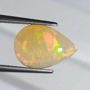 Ópalo Welo natural sólido en forma de pera, brillante, tridimensional, multicolor, gema suelta, ópalo de fuego para la fabricación de joyas al por mayor. - Product Image 3