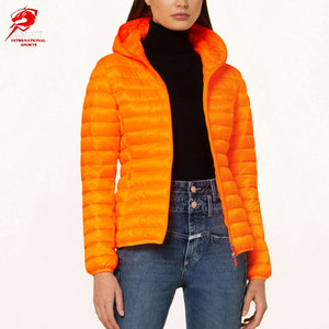 Chaquetas térmicas personalizadas con logotipo para mujer, para clima frío, casuales, con capucha, cierre completo, gruesas y aisladas. - Product Image 1