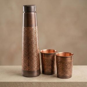 Botella de agua grande de cobre martillado con diseño de hoyuelos, portátil y moderna, para uso doméstico. - Product Image 2