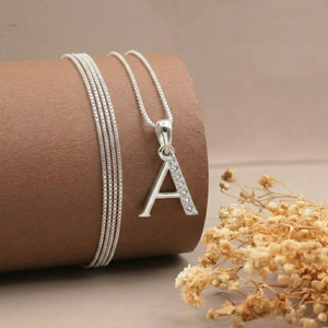 Colgante con Inicial, Oro Blanco de 14K, con Diamante Cultivado en Laboratorio, Estilo Minimalista, Joyería Fina Unisex - Product Image 4