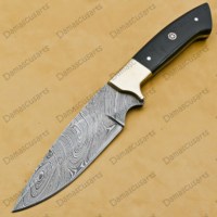 Couteau Tracker en Acier Damas Forgé à la Main, Manche Intégral, Lame Fixe pour la Survie en Extérieur et la Chasse, Bord Dentelé, Pointe Tombante, DIY OEM