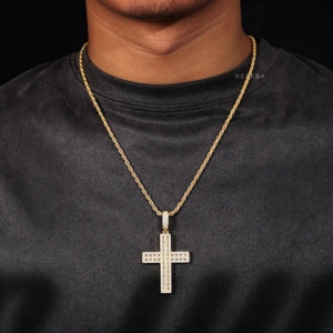 Colgante de Cruz con Moissanita Baguette - Colgante de Moissanita en Plata de Ley 925, Colgante de Cruz con Moissanita Baguette VVS Engastado a Mano - Product Image 3