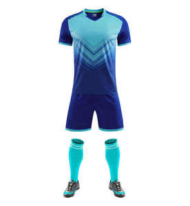 Maillot de football personnalisé pour adultes, nouveau modèle, manches courtes, ensemble personnalisé, 100% polyester, impression numérique, séchage rapide - Product Image 1