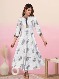 ชุดอานาร์กาลีผ้าเรยอนพิมพ์ลายดอกไม้สีขาว ทรงบาน สไตล์ชาติพันธุ์  ลำลอง  สำหรับงานเทศกาล  งานปาร์ตี้  ใส่ได้ในฤดูร้อน แห้งเร็ว สำหรับผู้หญิง - Product Image 3