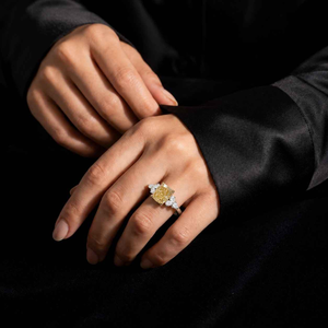 Bague de luxe en or blanc avec diamant jaune fantaisie taille coussin cultivé en laboratoire, accents de diamants blancs, certifiée IGI, pour fiançailles féminines - Product Image 4