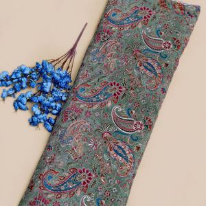 Tissu crêpe tissé léger vert sauge vif avec broderie cachemire, 44 pouces, détails de sequins scintillants, ethnique indien sur mesure - Product Image 1