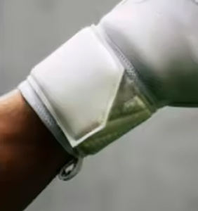 Gants de gardien de but Ako, forte adhérence, latex 4 mm, imperméables, respirants, sangle de poignet réglable, fermeture auto-agrippante pour gardiens de but de football - Product Image 2