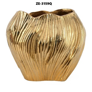 Luxury <b>Tabletop</b> Flower Vase for Interior Decoration Showpiece Home Interior decor metal flower vase Zahid Exports - Product Image 3