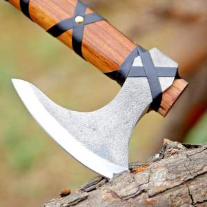 Hache à barbe plate en acier à haute teneur en carbone, faite à la main et personnalisée, avec manche en bois – Outil de survie extérieur et de travail du bois de qualité industrielle - Product Image 4