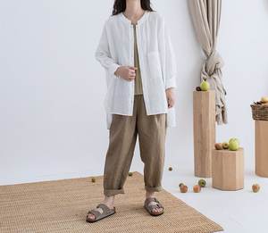 Chemise à manches longues pour femme, en lin blanc, coupe classique, respirante, 100% coton biologique, boutonnée - Product Image 5