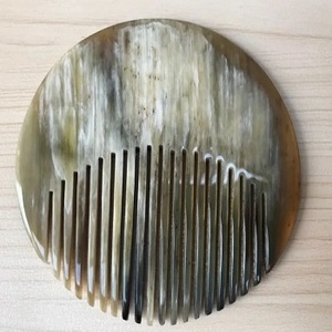 Meilleur prix peigne en corne de boeuf brun noir naturel personnalisé accessoires de cheveux portables avec artisanat de style nautique animal en vente - Product Image 1