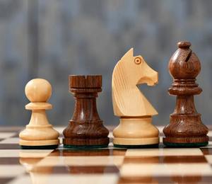 Piezas de Ajedrez Staunton de Lujo para Torneo, Rey y Caballero Alemanes en Madera de Sheesham y Boxwood, al Mejor Precio - Product Image 5