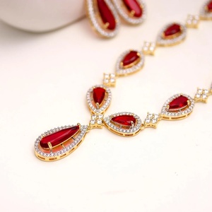 Conjunto de Collar con Rubí en Forma de Pera, Chapado en Oro de 22K, Latón con Circonitas, Joyería Premium para Bodas, Fabricante, Pedidos al por Mayor - Product Image 1
