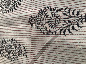 Tela de Algodón Estampada a Mano al por Mayor |   Tela Textil con Estampado Floral Negro y Rayas Rojas, Estilo Indio - Product Image 3