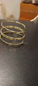 Bracelet ouvert fait main avec une finition élégante pour les femmes tendance, bracelet en laiton classique à courbe réglable - Product Image 4