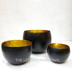 Bol décoratif en métal artisanal avec support, idéal pour offrir en cadeau et sublimer l'esthétique de la maison - Product Image 3