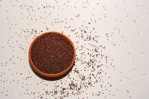 Farine de millet Ragi non glutineuse biologique la plus vendue, 100 % pure, pour le petit-déjeuner, la bouillie et l'alimentation quotidienne - Product Image 2