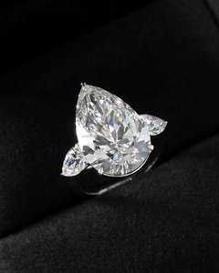 Anillo de Compromiso con Diamante Cultivado en Laboratorio en Forma de Pera con Diamantes Laterales en Forma de Pera, Anillo de Novia de 10K/14K/18K, Joyería Elegante para Mujer - Product Image 3