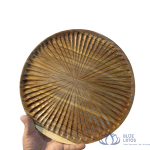 Planche à découper en bois BLUE LOTUS FARM avec poignée - Écologique, pliable, durable, options multi-formes pour une utilisation en cuisine - Product Image 1