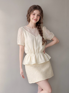 Minifalda de encaje color crema de cintura alta para mujer, diseño ODM OEM, con cintura de satén en contraste, estilo retro francés, elegante para verano, VIVIEN - Product Image 3